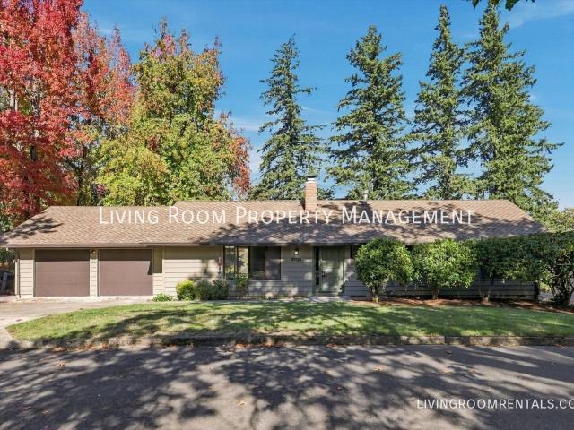 3 BR, 2 BA Apartment 4925 SW Evelyn St, Portland, OR 97219