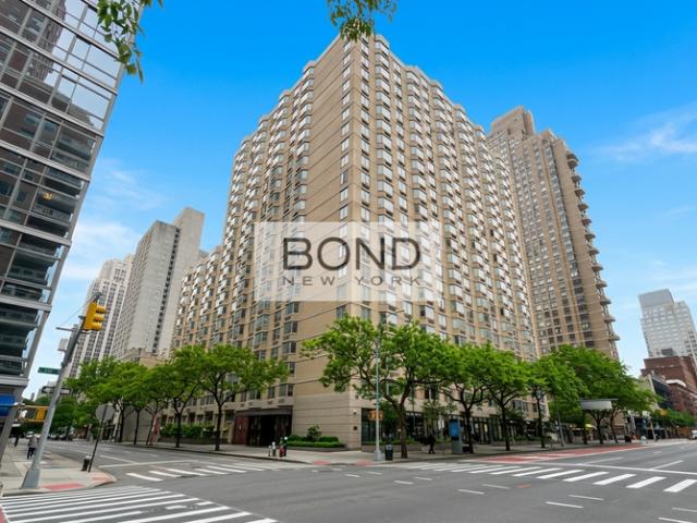 3 BR, 2 BA Apartment 400 East 71st, New York, NY 10021