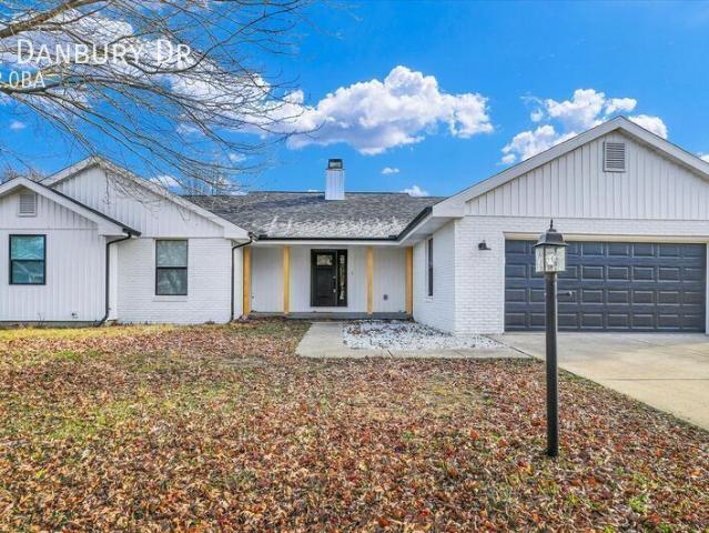 3 BR, 2 BA Apartment 4011 Danbury Dr, Champaign, IL 61822