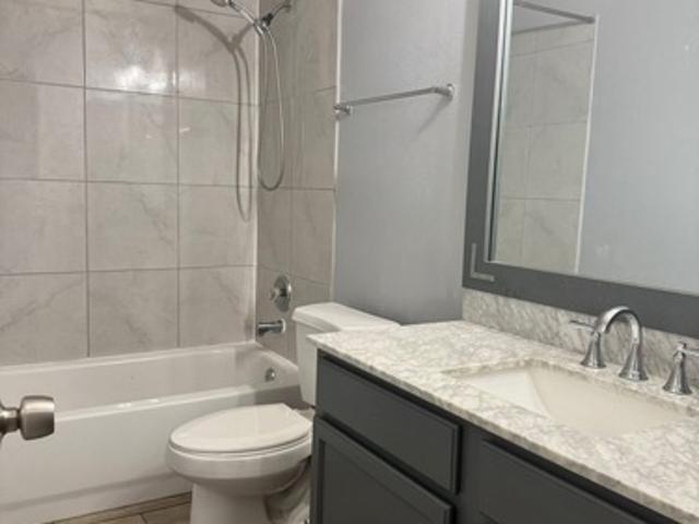 3 BR, 2 BA Apartment 4019 Strawberry Court, Dickinson, TX 77539