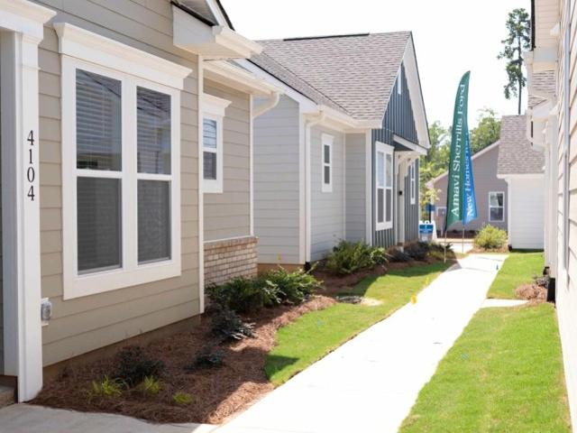 3 BR, 2 BA Apartment 4050 Freesia Street Unit 4503 Freesia St, Sherrills Ford, NC 28673