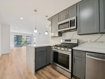 3 BR, 2 BA Apartment 4060 S Hoover St, Los Angeles, CA 90037