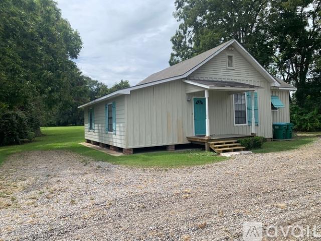 3 BR, 2 BA Apartment 4062 Myhand Street, Addis, LA 70710