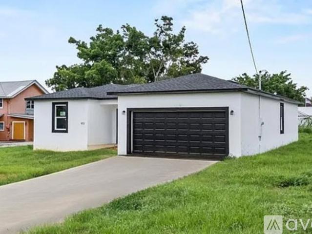 3 BR, 2 BA Apartment 413 East Main Street, Avon Park, FL 33825