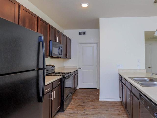 3 BR, 2 BA Apartment 4100 Parkdale Drive Unit 1 1300, Denison, TX 75020