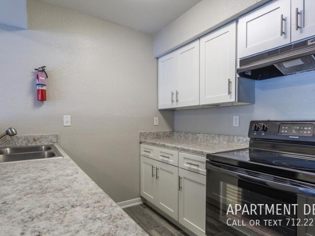 3 BR, 2 BA Apartment 4106 Hackberry StÂ, Clute, TX 77531