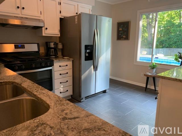 3 BR, 2 BA Apartment 415 Valley Oaks Drive, Greenwood, IN 46143