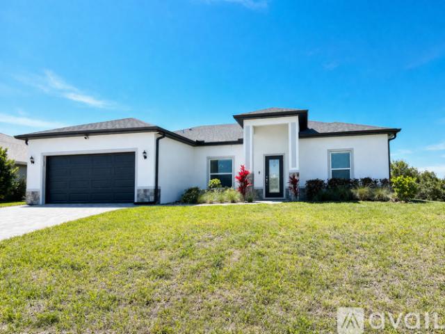 3 BR, 2 BA Apartment 420 Northwest 18th Avenue, Cape Coral, FL 33993