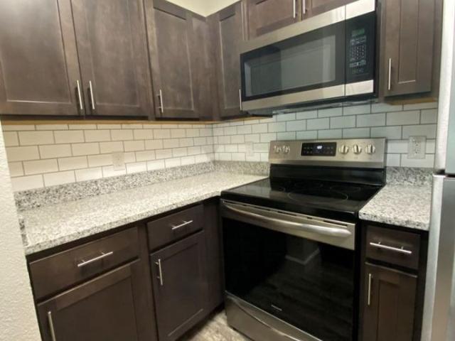 3 BR, 2 BA Apartment 4211 W Potomac Dr Unit 4437H, Greenfield, IN 46140