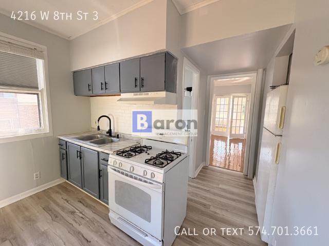 3 BR, 2 BA Apartment 4216 W 8th St 3, Cincinnati, OH 45205