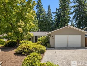 3 BR, 2 BA Apartment 4230 90th Ave SE, Mercer Island, WA 98040