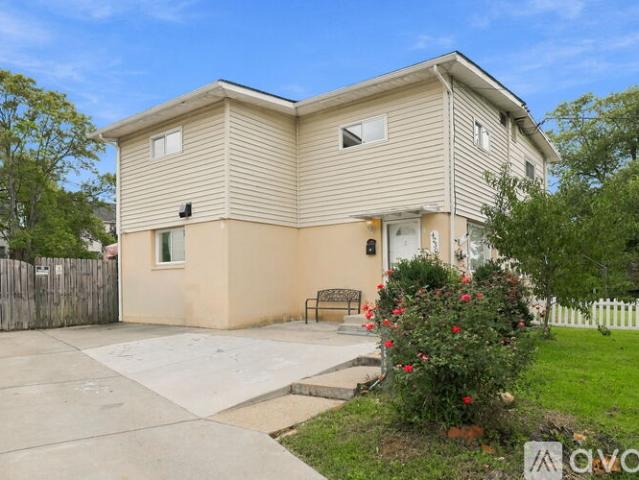 3 BR, 2 BA Apartment 4230 Ardmore Place, Fairfax, VA 22030