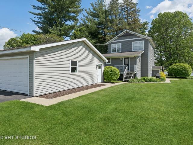 3 BR, 2 BA Apartment 425 Mildred Ave, Cary, IL 60013