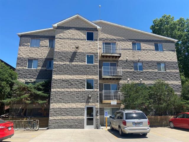 3 BR, 2 BA Apartment 426 S Johnson St, Iowa City, IA 52245