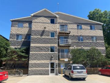 3 BR, 2 BA Apartment 426 S Johnson St, Iowa City, IA 52245