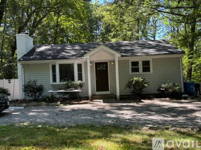 3 BR, 2 BA Apartment 42 Ledgewood Rd, Kingston, RI 02881