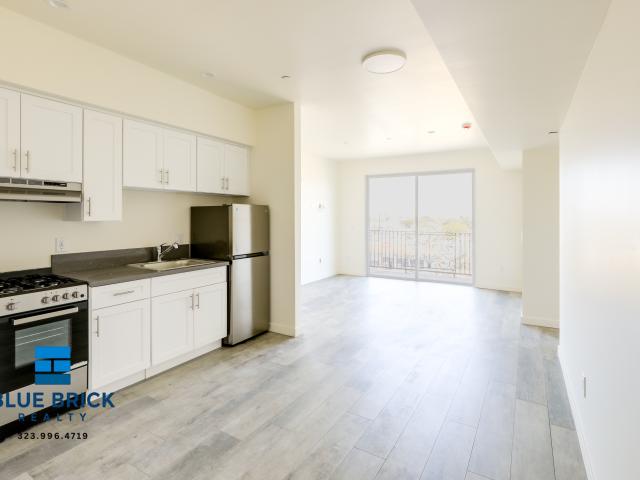 3 BR, 2 BA Apartment 4324 S Vermont Ave, Los Angeles, CA 90037