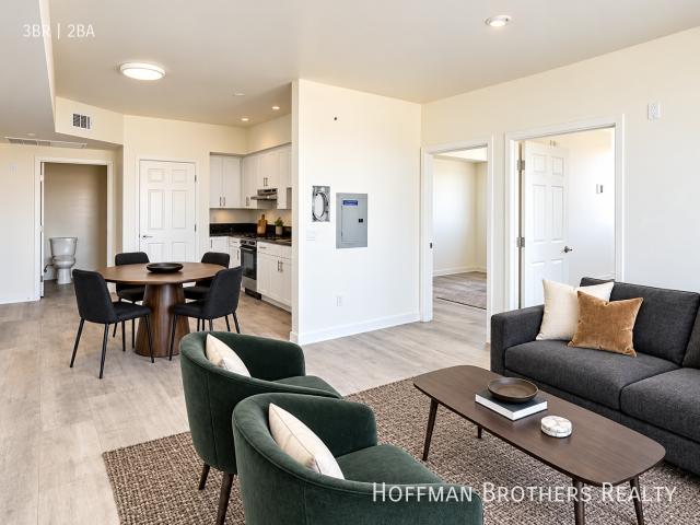 3 BR, 2 BA Apartment 4324 Vermont Ave, Los Angeles, CA 90037