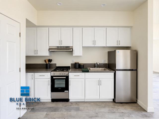 3 BR, 2 BA Apartment 4324 Vermont Ave, Los Angeles, CA 90037