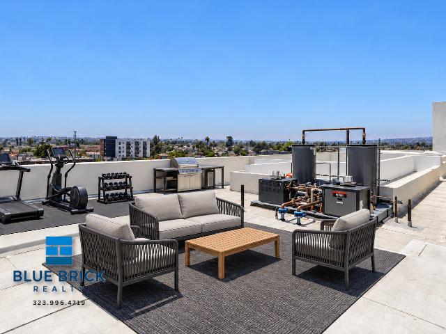 3 BR, 2 BA Apartment 4324 Vermont Ave, Los Angeles, CA 90037