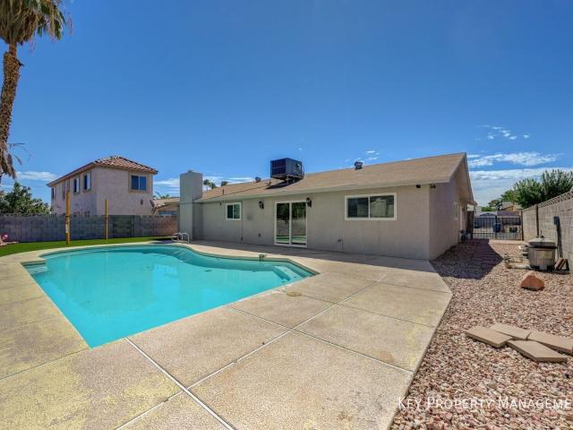 3 BR, 2 BA Apartment 4382 Del Santos Dr, Las Vegas, NV 89121