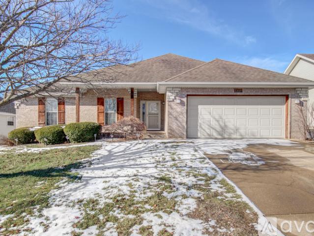 3 BR, 2 BA Apartment 439 South River Birch Drive, Springfield, MO 65809