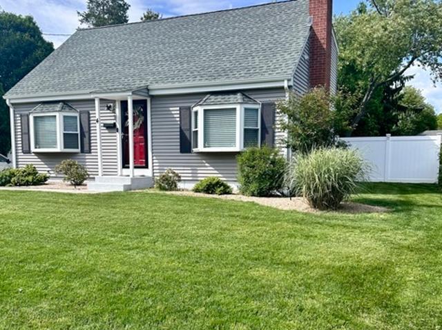 3 BR, 2 BA Apartment 4 Old Colony Rd, Old Saybrook, CT 06475