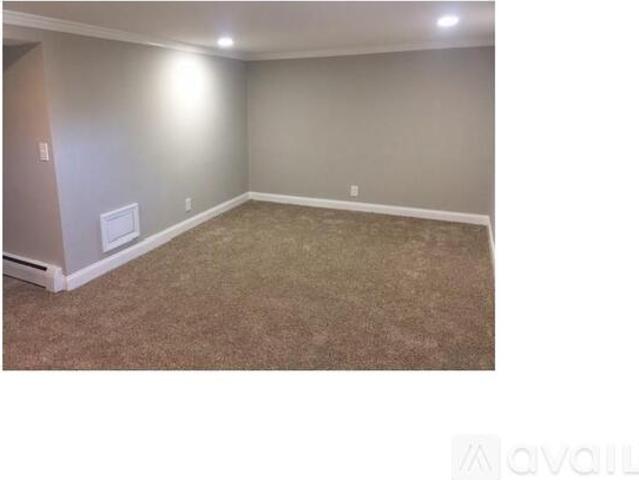 3 BR, 2 BA Apartment 4 Rowland Road, Newport, RI 02840