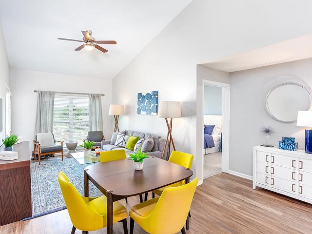 3 BR, 2 BA Apartment 5400 N Summit Street Unit 5400, Kansas City, MO 64118