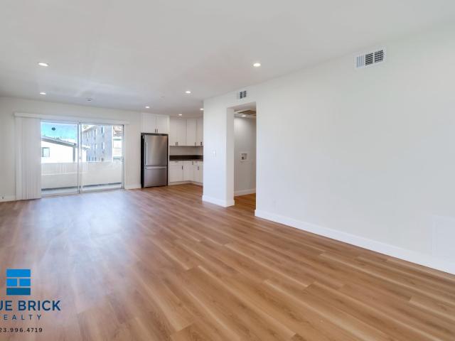 3 BR, 2 BA Apartment 5415 Corteen Pl, Valley Village, CA 91607