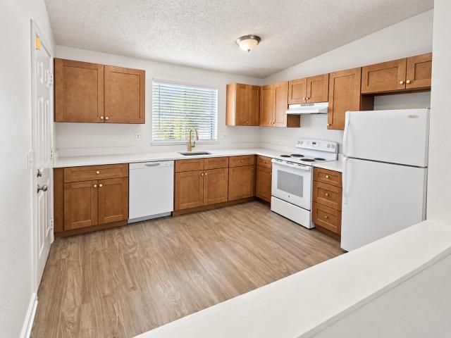 3 BR, 2 BA Apartment 5451 Dillon St Denver, CO 80239