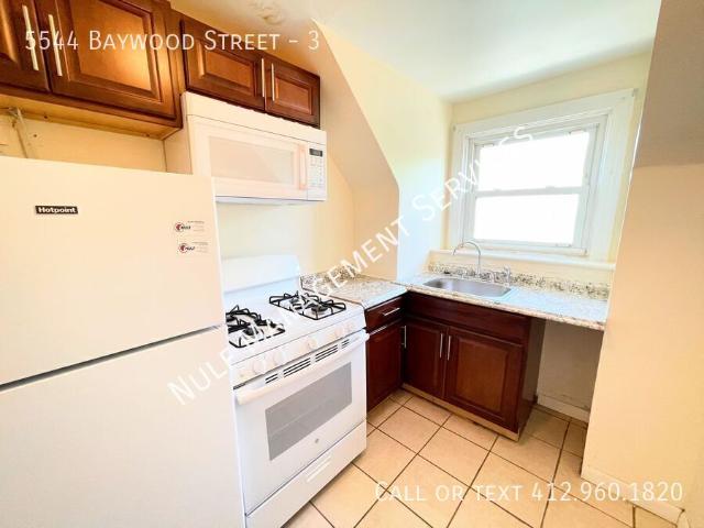 3 BR, 2 BA Apartment 5544 Baywood Street, Pittsburgh, PA 15206