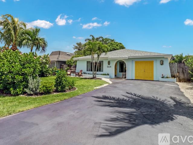3 BR, 2 BA Apartment 564 107th Avenue North, Naples, FL 34108
