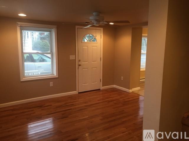 3 BR, 2 BA Apartment 5665 Sullivan Trail, Nazareth, PA 18064