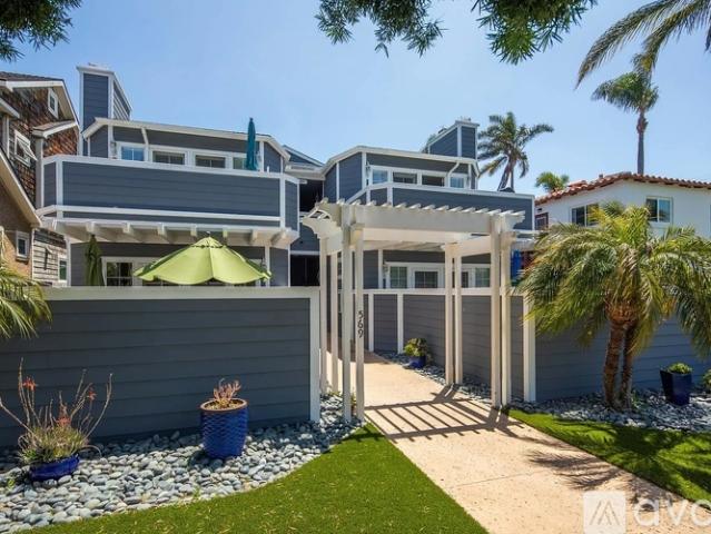 3 BR, 2 BA Apartment 569 E Ave, Unit #C, Coronado, CA 92118