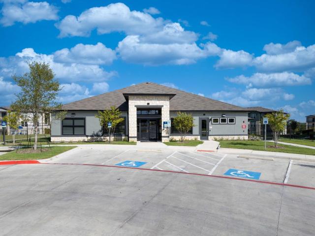 3 BR, 2 BA Apartment 5761 Highland Hills Drive Unit 9301, Dallas, TX 75241