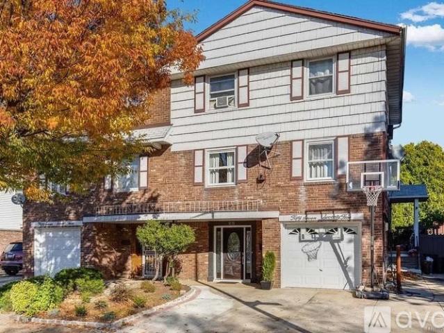 3 BR, 2 BA Apartment 57 75 Cloverdale Boulevard, Queens County, NY 11364