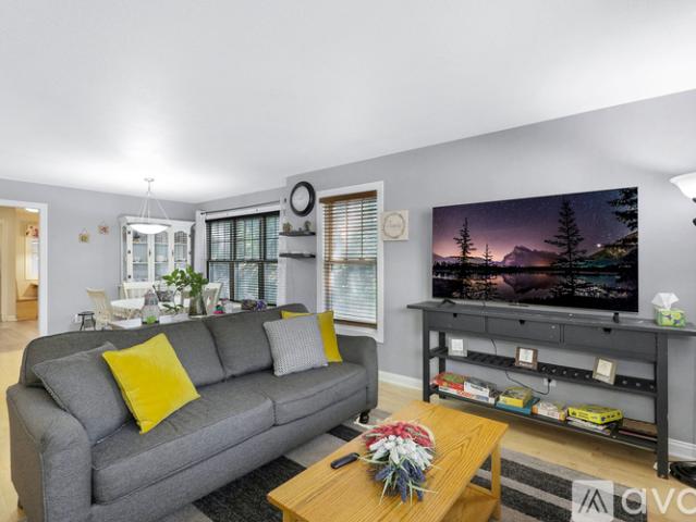 3 BR, 2 BA Apartment 582 State Street, Saint Paul, MN 55107
