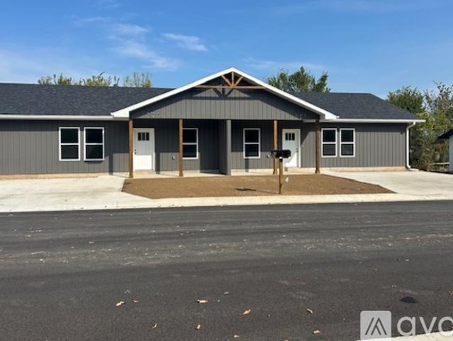 3 BR, 2 BA Apartment 587 Panich St, Unit A, Pleasant Hope, MO 65725
