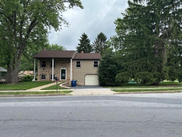 3 BR, 2 BA Apartment 5890 Fox St Harrisburg, PA 17112