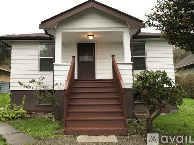 3 BR, 2 BA Apartment 5906 18th Avenue South, Seattle, WA 98108
