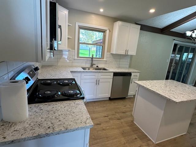 3 BR, 2 BA Apartment 5931 E 75th St, Indianapolis, IN 46250