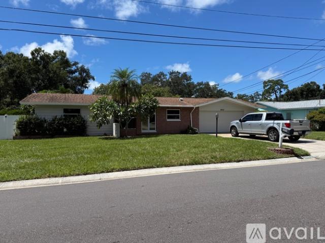 3 BR, 2 BA Apartment 5954 Hillside Street, Seminole, FL 33772