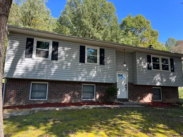 3 BR, 2 BA Apartment 59 South Rowe Road, Hendersonville, NC 28792