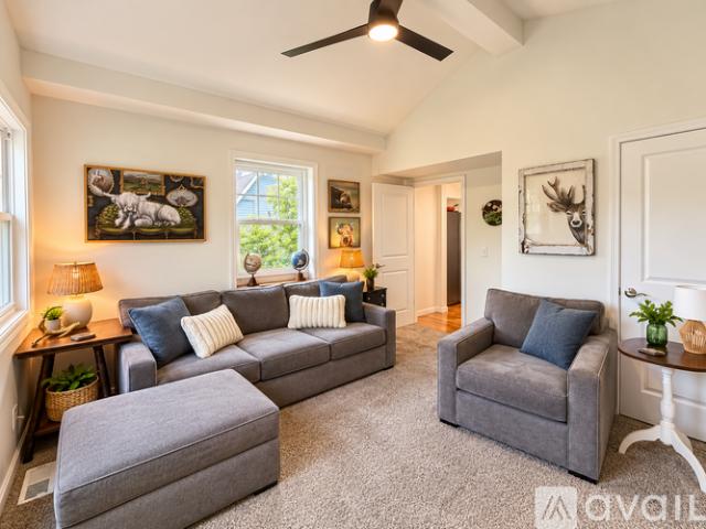 3 BR, 2 BA Apartment 501 North Leroy Street, Fenton, MI 48430