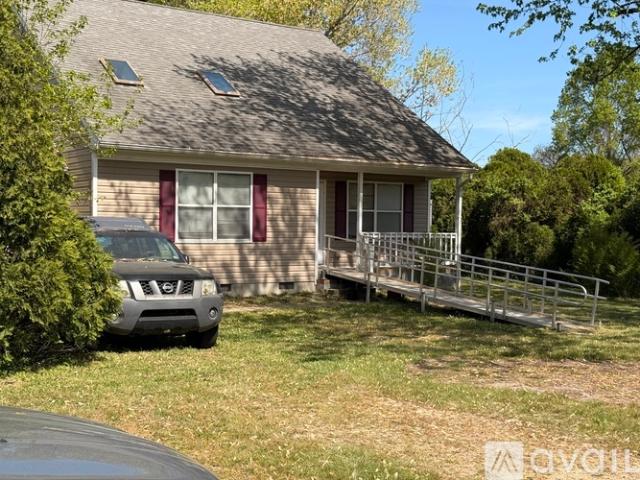 3 BR, 2 BA Apartment 5027 Hickory Fork Road, Unit House, Gloucester, VA 23061