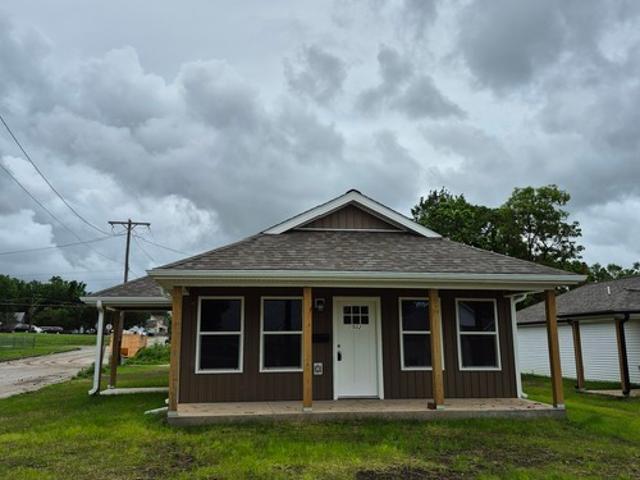 3 BR, 2 BA Apartment 502 N Devon St, Webb City, MO 64870