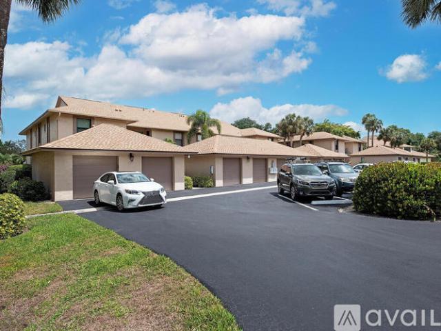 3 BR, 2 BA Apartment 513 Lake Louise Cir, Unit 101, Naples, FL 34110