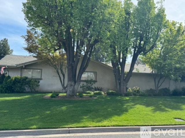 3 BR, 2 BA Apartment 5167 North Pleasant Avenue, Fresno, CA 93711