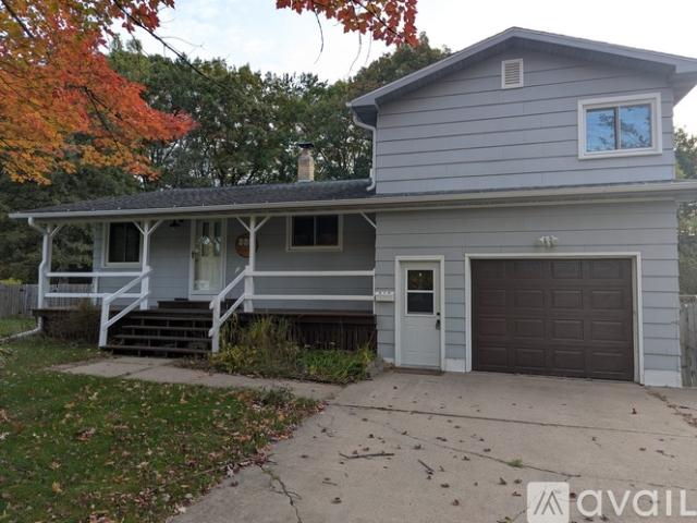 3 BR, 2 BA Apartment 519 Pflieger St, Rothschild, WI 54474